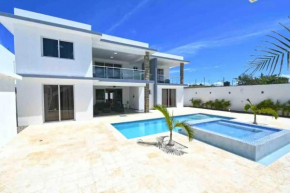 Modern Vacation Paradise Villa with Private Pool